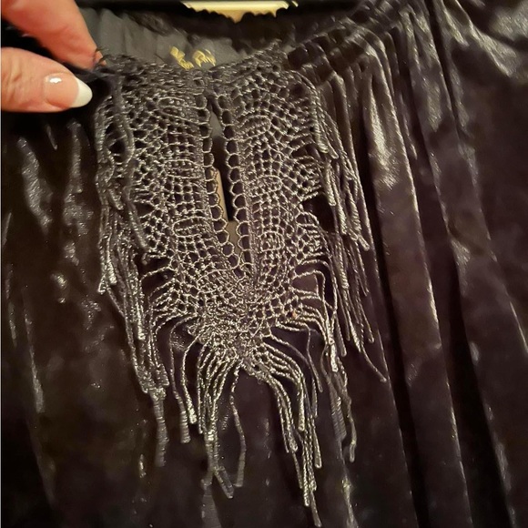 NWT- Melissa Paige black velvet type top size L - Picture 3 of 5